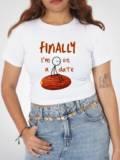 FINALLY IM ON A DATE CROPPED TEE
