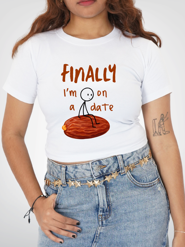 FINALLY IM ON A DATE CROPPED TEE