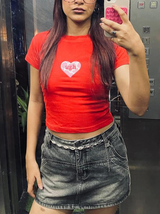 red cropped tee